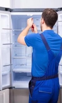 repairman-fixing-refrigerator-wi-2.png